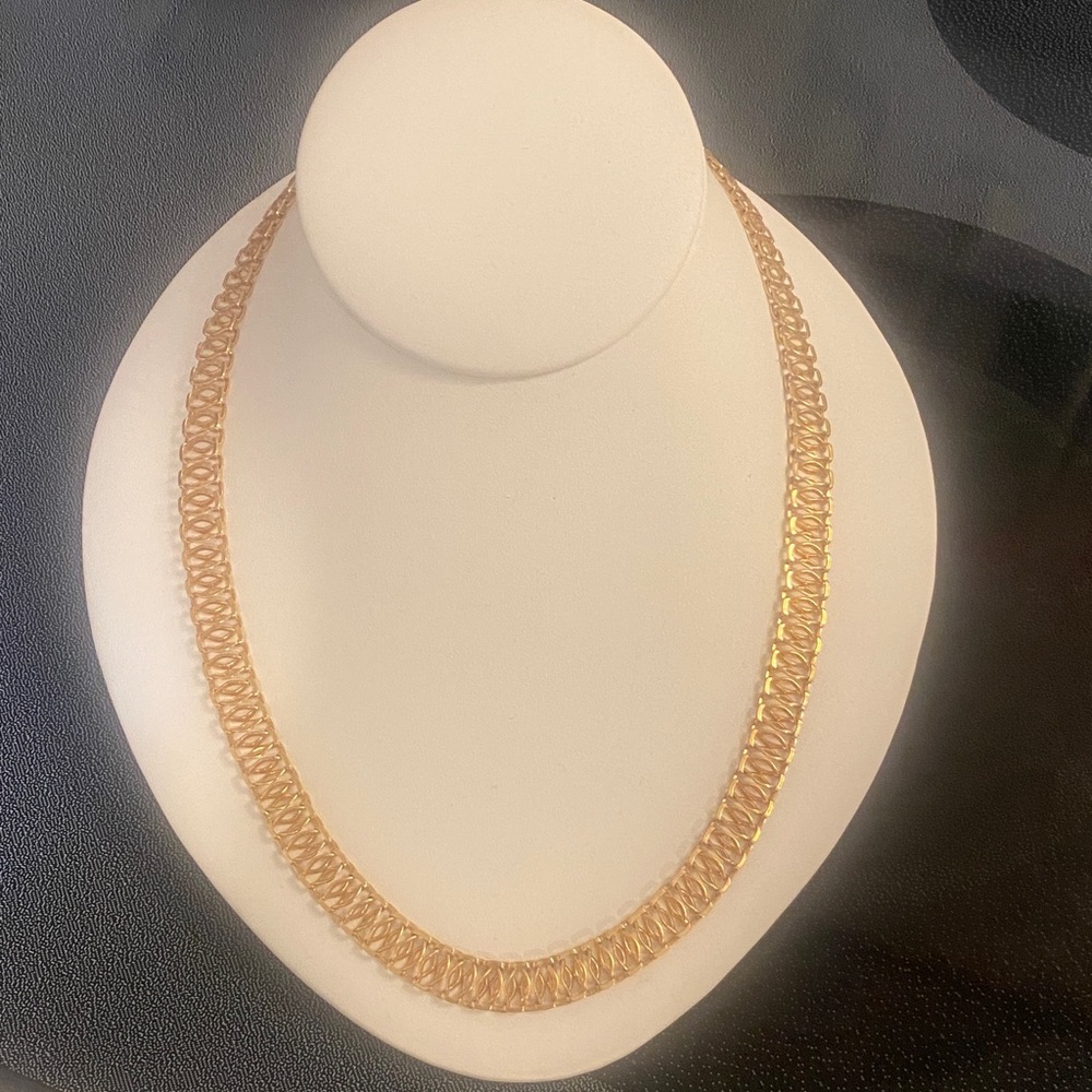 Elegant Gold Chain Necklace